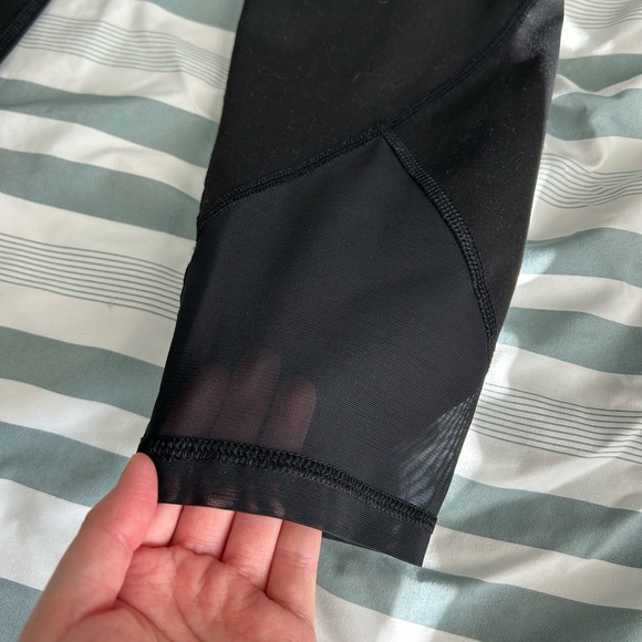 Old Navy workout leggings with pockets - Picture 4 of 8